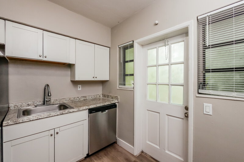 2,410/Mo, 381 Carolina Ave Fort Lauderdale, FL 33312 Kitchen View