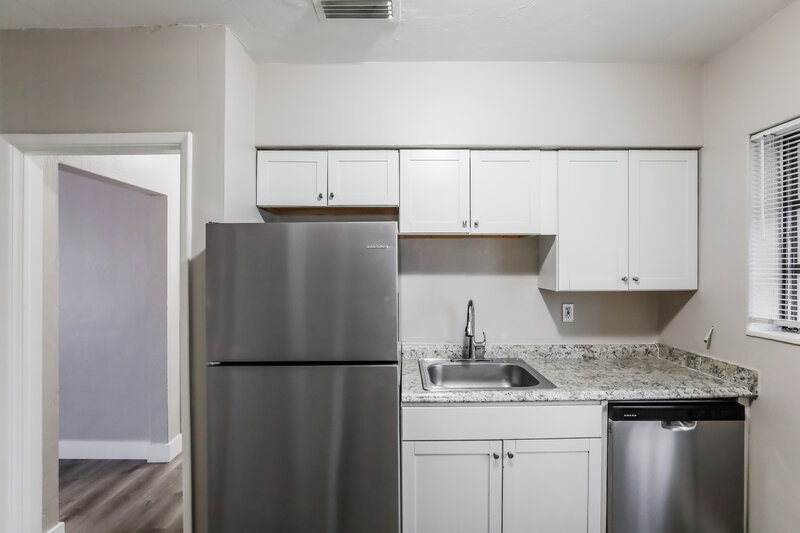 2,410/Mo, 381 Carolina Ave Fort Lauderdale, FL 33312 Kitchen View 3