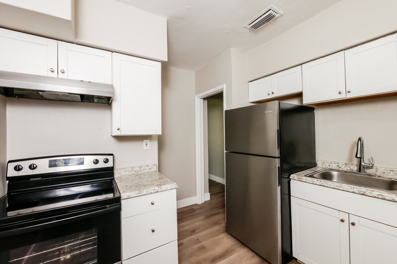 2,410/Mo, 381 Carolina Ave Fort Lauderdale, FL 33312 Kitchen View 2