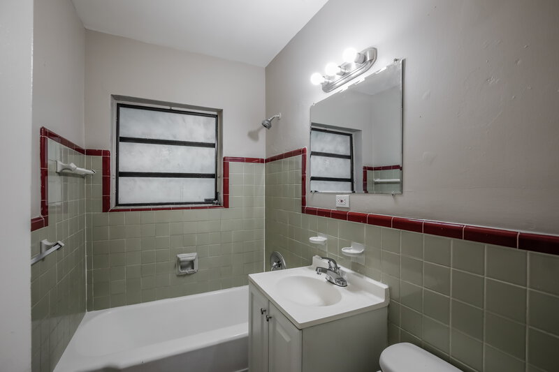 2,410/Mo, 381 Carolina Ave Fort Lauderdale, FL 33312 Bathroom View