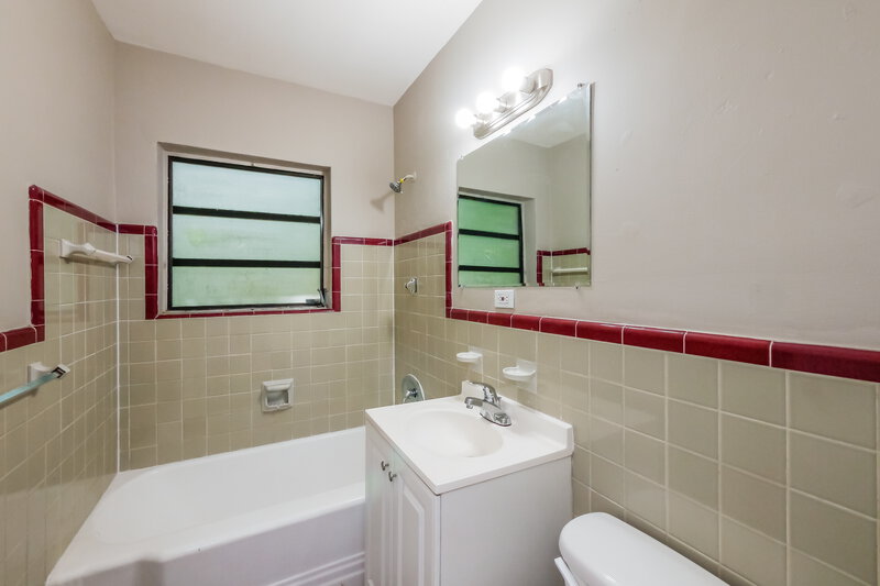 2,410/Mo, 381 Carolina Ave Fort Lauderdale, FL 33312 Bathroom View