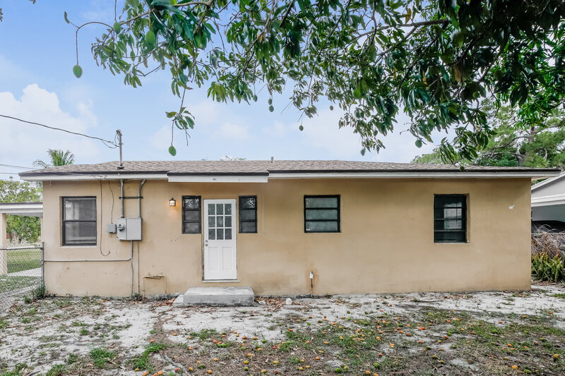 2,410/Mo, 381 Carolina Ave Fort Lauderdale, FL 33312 Rear View