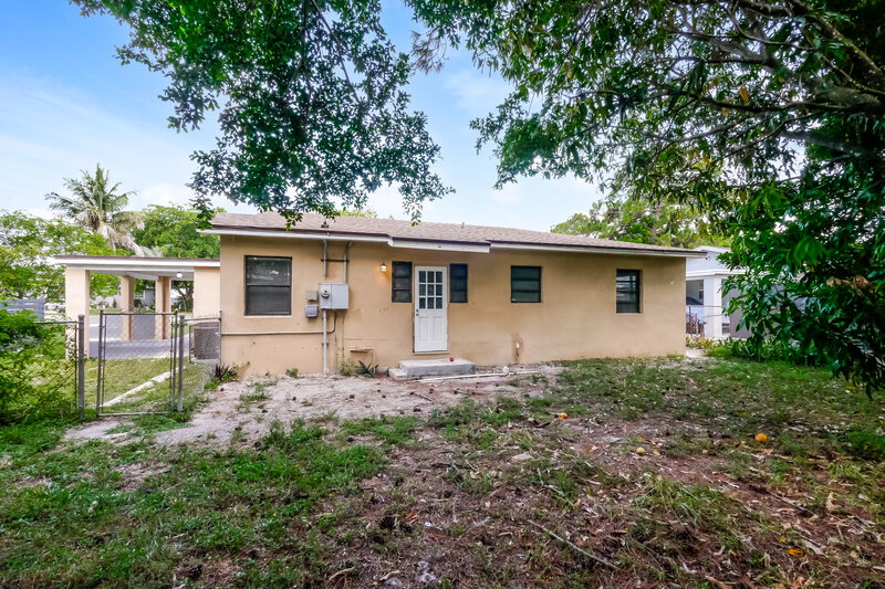 2,410/Mo, 381 Carolina Ave Fort Lauderdale, FL 33312 Rear View