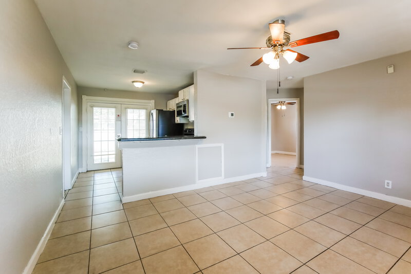 3,690/Mo, 2520 NE 7th Terrace Pompano Beach, FL 33064 Living Room View 2