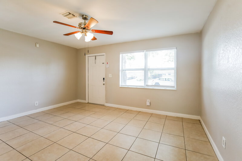 3,690/Mo, 2520 NE 7th Terrace Pompano Beach, FL 33064 Living Room View 3