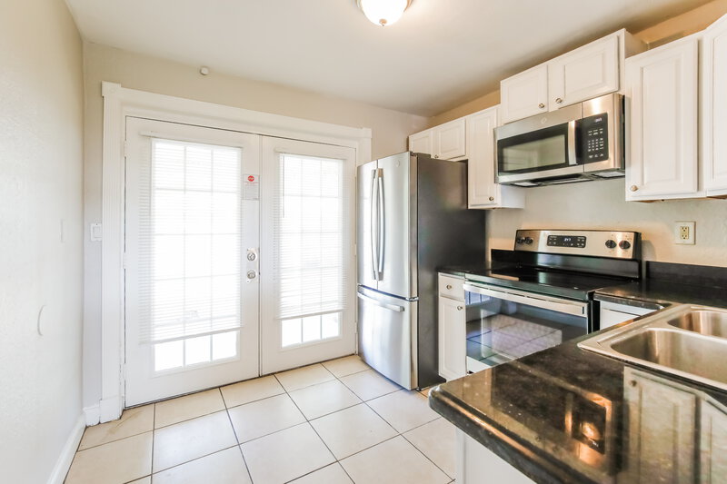 3,690/Mo, 2520 NE 7th Terrace Pompano Beach, FL 33064 Kitchen View