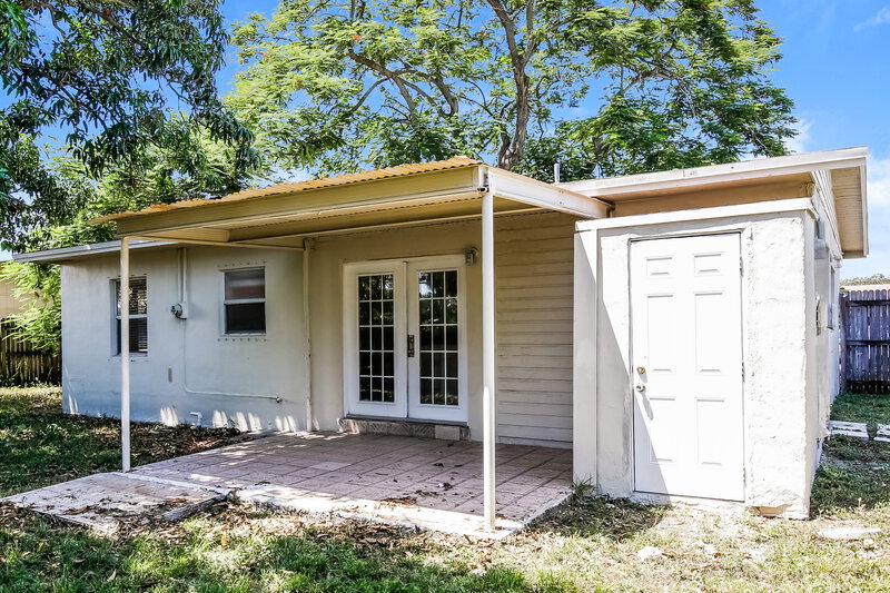 2,690/Mo, 2520 NE 7th Terrace Pompano Beach, FL 33064 Rear View
