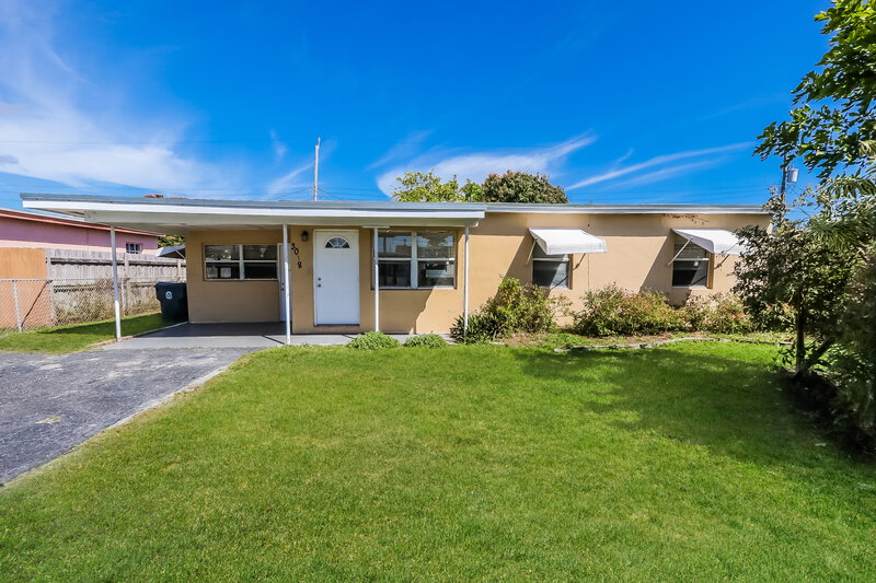 3,080/Mo, 3018 Buckley Avenue Lake Worth, FL 33461 Front View