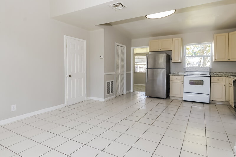 3,080/Mo, 3018 Buckley Avenue Lake Worth, FL 33461 Kitchen View 2