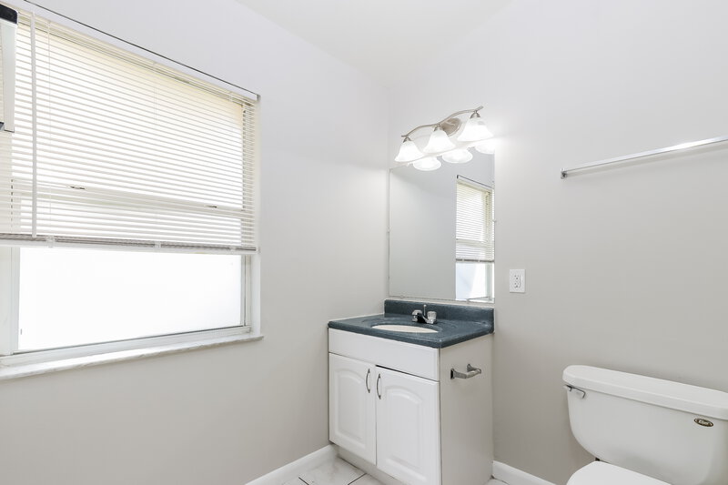 3,080/Mo, 3018 Buckley Avenue Lake Worth, FL 33461 Main Bathroom View