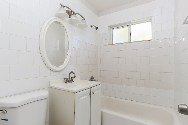 3,080/Mo, 3018 Buckley Avenue Lake Worth, FL 33461 Bathroom View