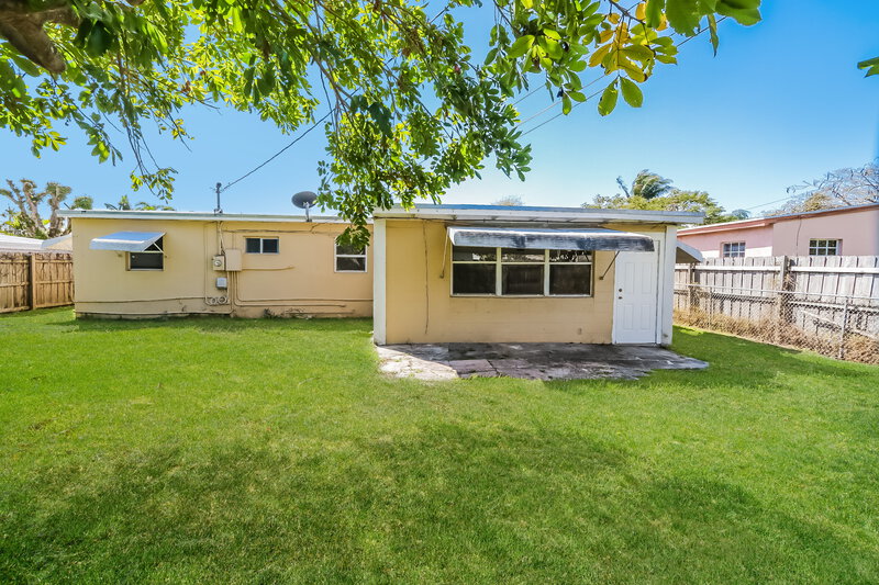 3,080/Mo, 3018 Buckley Avenue Lake Worth, FL 33461 Rear View 3