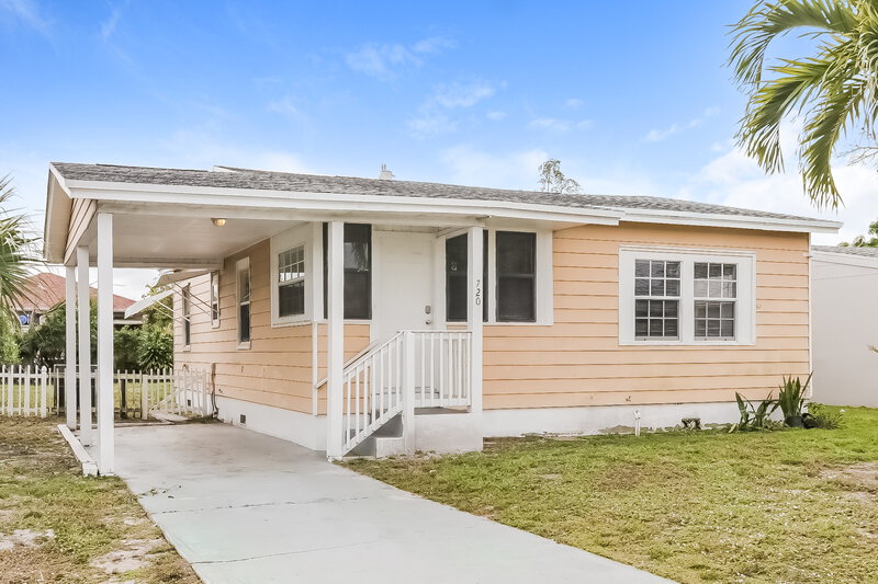 3,140/Mo, 720 51st Street West Palm Beach, FL 33407 Front View 2