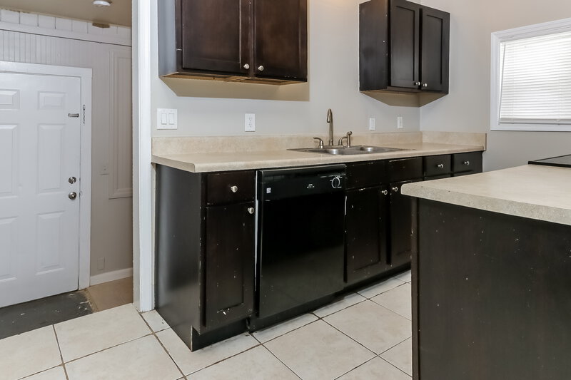 3,140/Mo, 720 51st Street West Palm Beach, FL 33407 Kitchen View