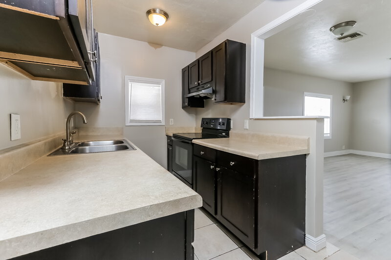 3,140/Mo, 720 51st Street West Palm Beach, FL 33407 Kitchen View 2