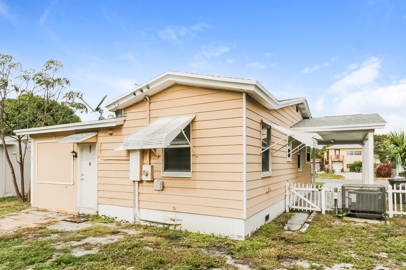 3,140/Mo, 720 51st Street West Palm Beach, FL 33407 Rear View 2