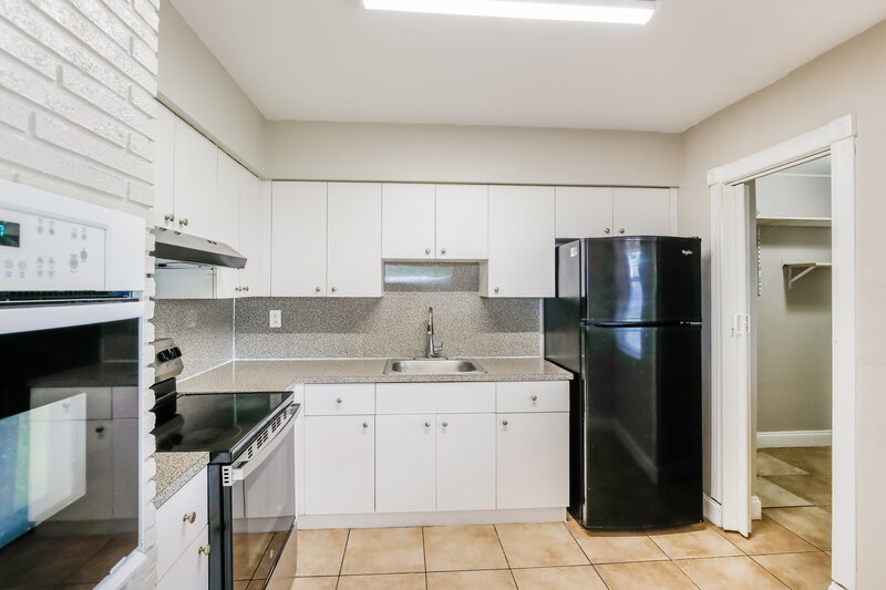 2,325/Mo, 1810 De Soto Drive Miramar, FL 33023 Kitchen View
