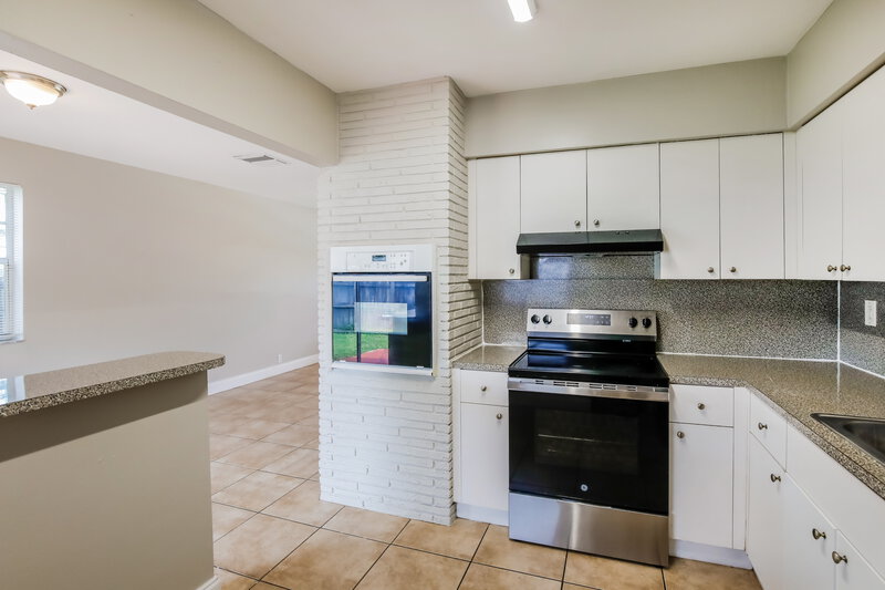 2,325/Mo, 1810 De Soto Drive Miramar, FL 33023 Kitchen View 2