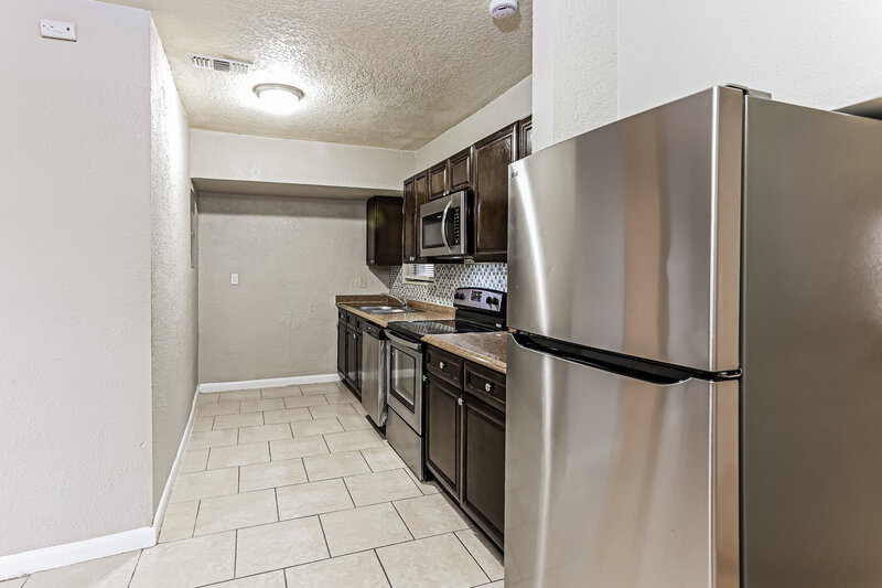 3,270/Mo, 1207 NW 17th Avenue Fort Lauderdale, FL 33311 Kitchen View