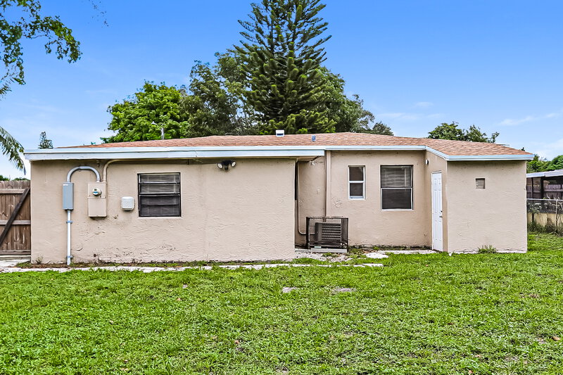 3,270/Mo, 1207 NW 17th Avenue Fort Lauderdale, FL 33311 Rear View