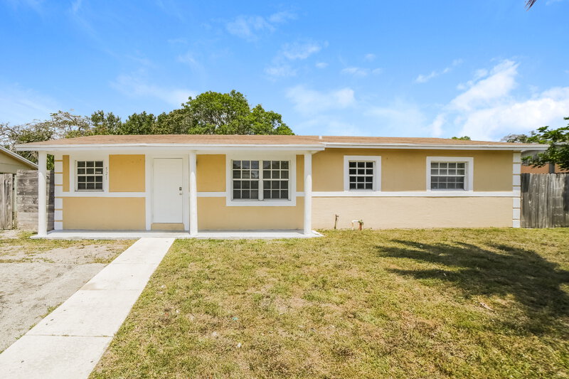 2,815/Mo, 521 SW 11th Drive Deerfield Beach, FL 33441 External View