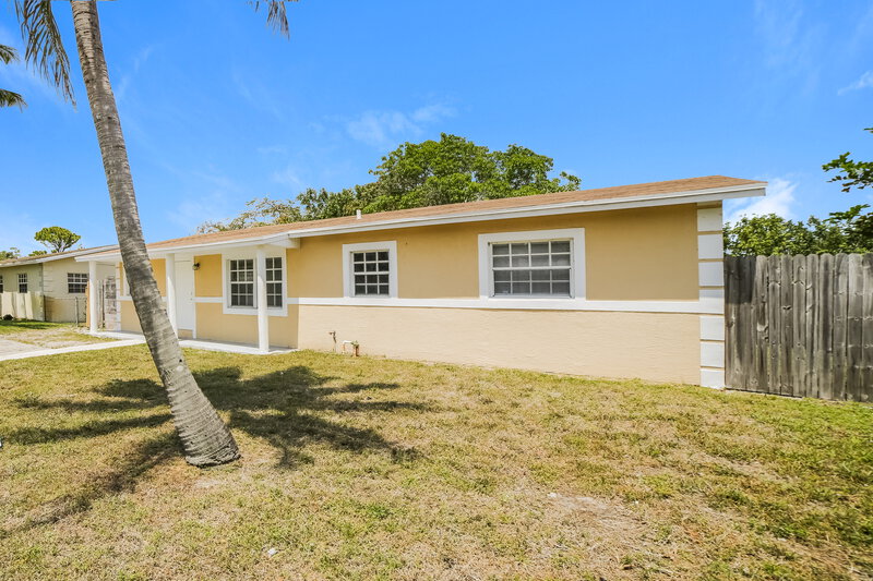 2,775/Mo, 521 SW 11th Drive Deerfield Beach, FL 33441 Front View