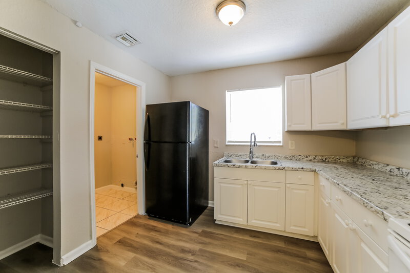 2,775/Mo, 521 SW 11th Drive Deerfield Beach, FL 33441 Kitchen View 2