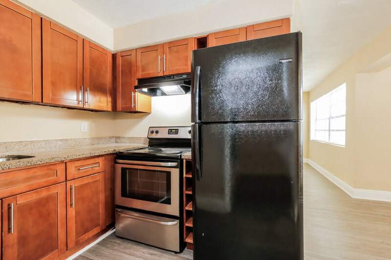2,935/Mo, 331 SW 11th Avenue Delray Beach, FL 33444 Kitchen View 2