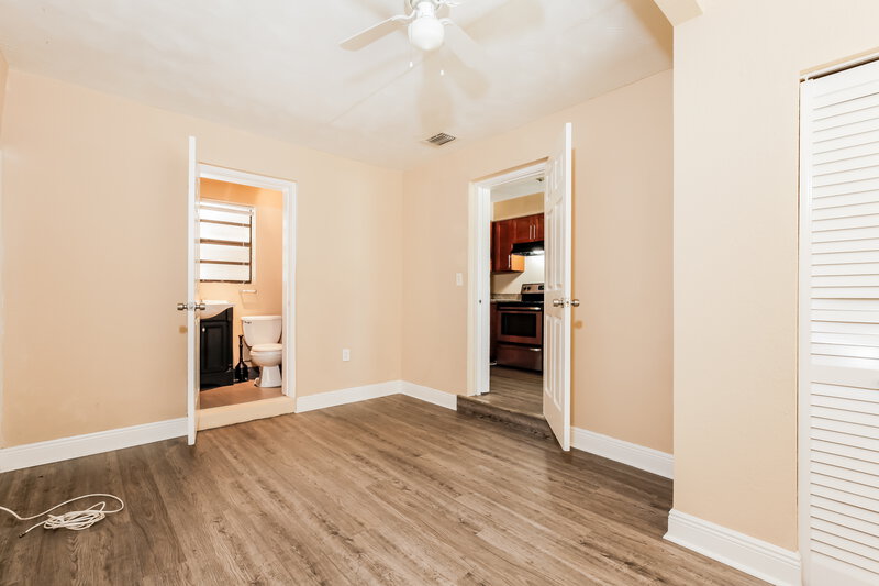 2,935/Mo, 331 SW 11th Avenue Delray Beach, FL 33444 Master Bedroom View 2