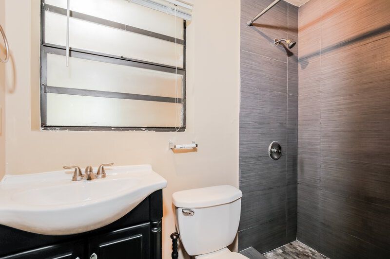 2,935/Mo, 331 SW 11th Avenue Delray Beach, FL 33444 Master Bathroom View