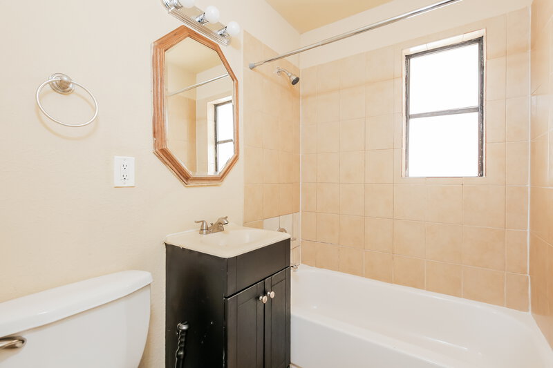 2,935/Mo, 331 SW 11th Avenue Delray Beach, FL 33444 Bathroom View