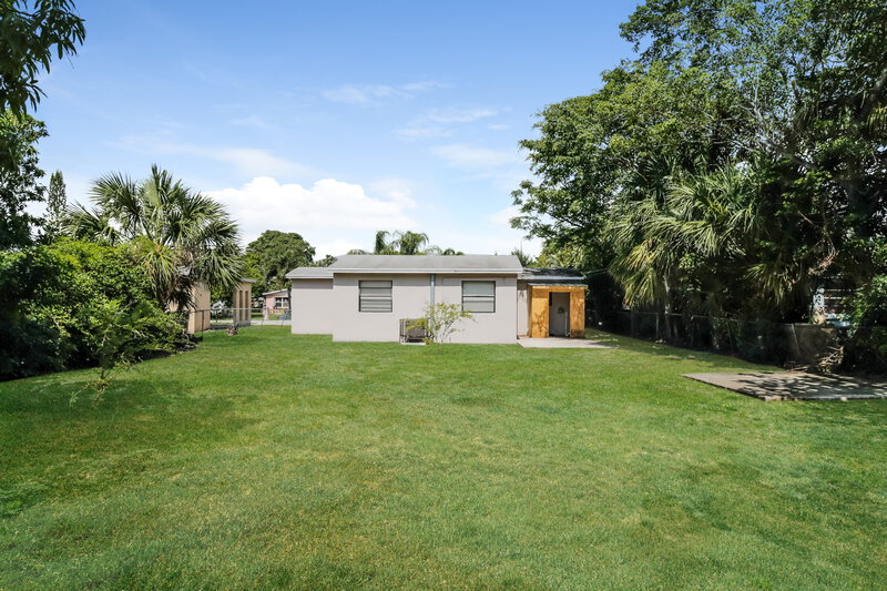 2,935/Mo, 331 SW 11th Avenue Delray Beach, FL 33444 Rear View