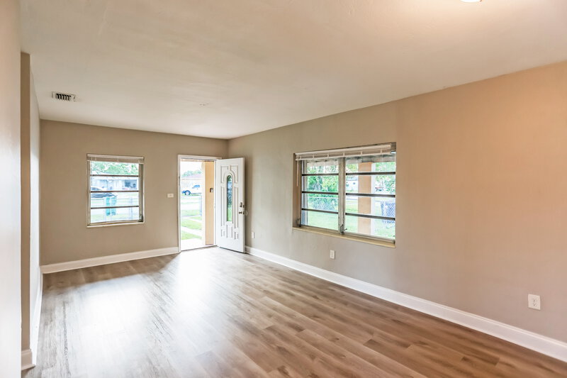 2,525/Mo, 14301 Polk Street Miami, FL 33176 Living Room View 2