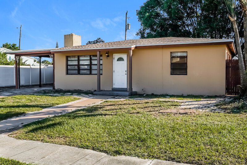 2,585/Mo, 2344 S Beech Road West Palm Beach, FL 33409 Front View