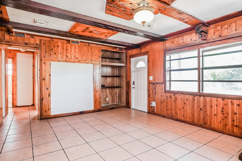 2,585/Mo, 2344 S Beech Road West Palm Beach, FL 33409 Living Room View 2