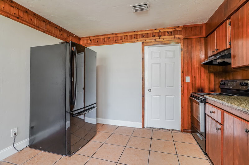 2,585/Mo, 2344 S Beech Road West Palm Beach, FL 33409 Kitchen View