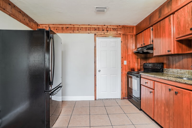 2,585/Mo, 2344 S Beech Road West Palm Beach, FL 33409 Kitchen View 2