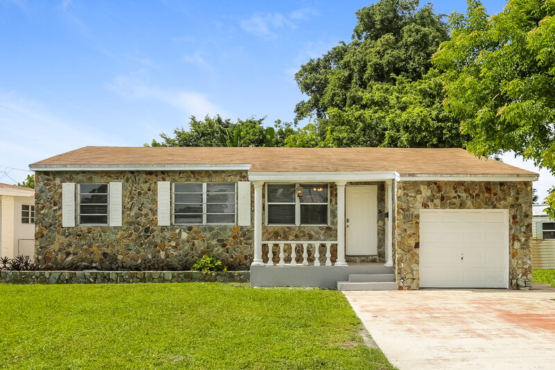 4,140/Mo, 2468 Wiley Street Hollywood, FL 33020 External View