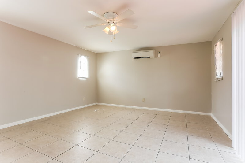 4,140/Mo, 2468 Wiley Street Hollywood, FL 33020 Main Bedroom View