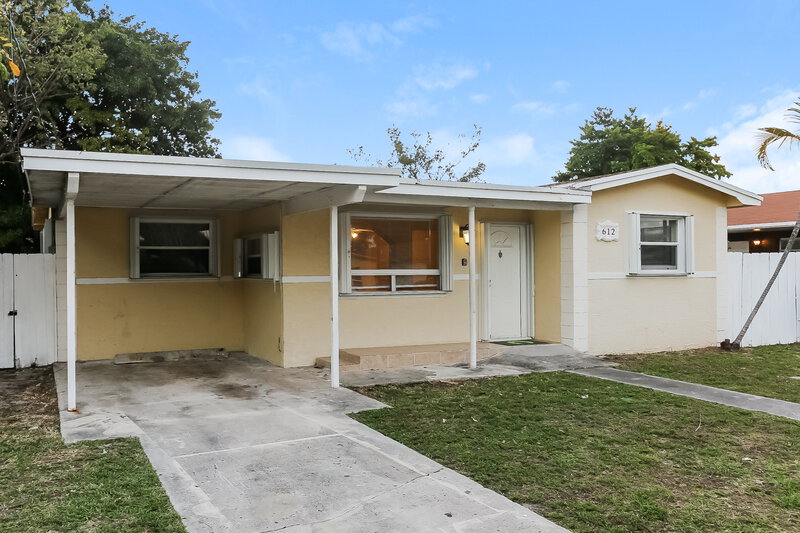 2,328/Mo, 612 NW 3rd Ave Hallandale Beach, FL 33009 Front View
