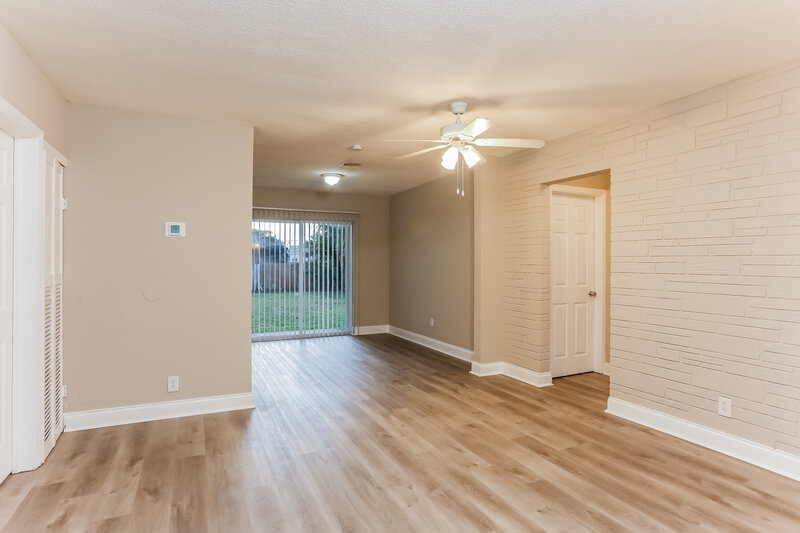 2,328/Mo, 612 NW 3rd Ave Hallandale Beach, FL 33009 Living Room View 2