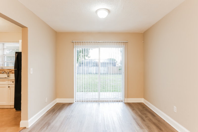 2,328/Mo, 612 NW 3rd Ave Hallandale Beach, FL 33009 Dining Room View