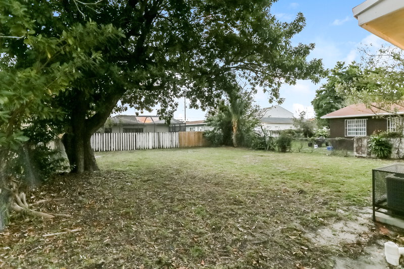 2,328/Mo, 612 NW 3rd Ave Hallandale Beach, FL 33009 Rear View 2