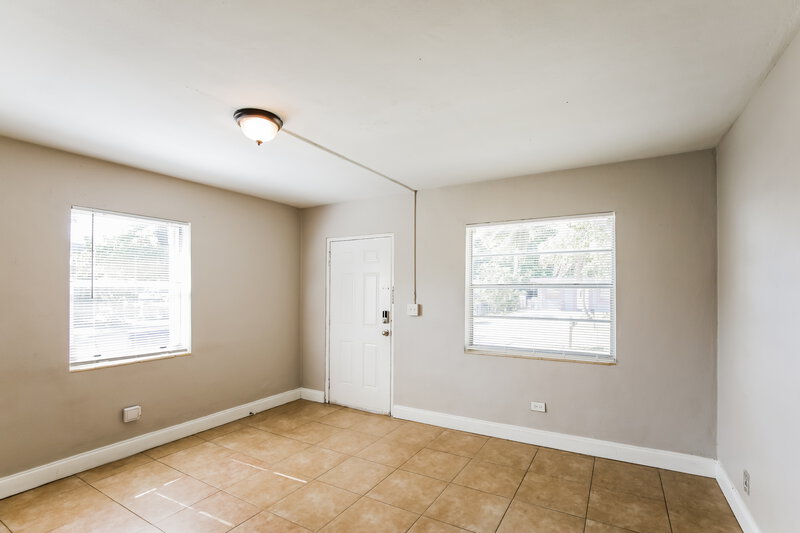 2,710/Mo, 2814 NW 6th Street Pompano Beach, FL 33069 Living Room View 2