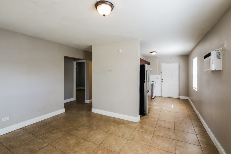 2,710/Mo, 2814 NW 6th Street Pompano Beach, FL 33069 Living Room View 4