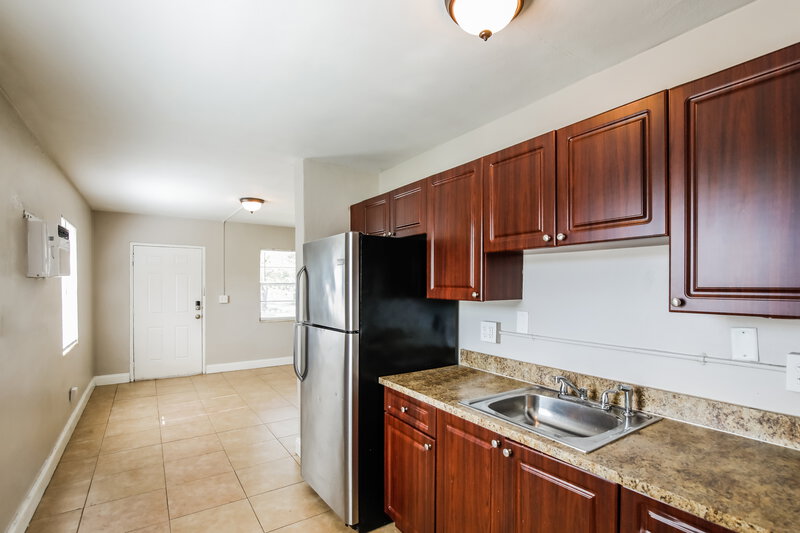 2,710/Mo, 2814 NW 6th Street Pompano Beach, FL 33069 Kitchen View 2