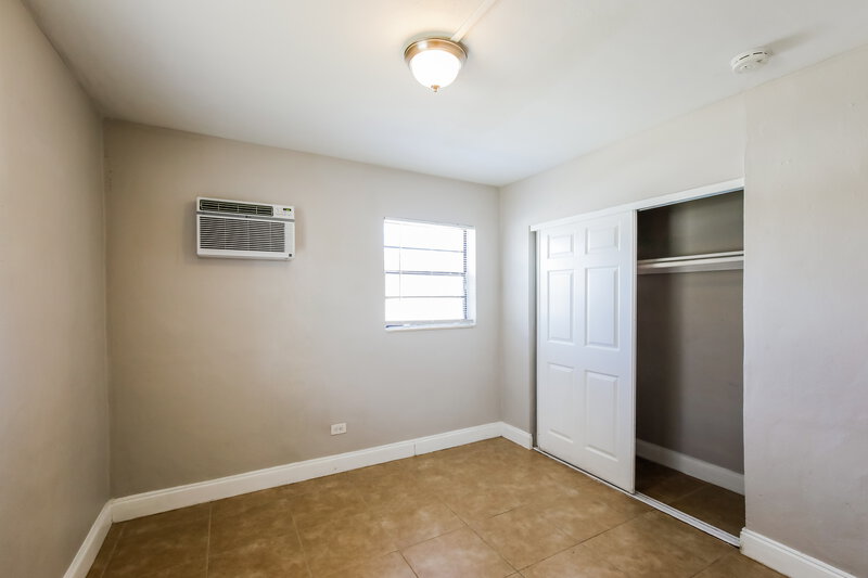 2,710/Mo, 2814 NW 6th Street Pompano Beach, FL 33069 Bedroom View 4
