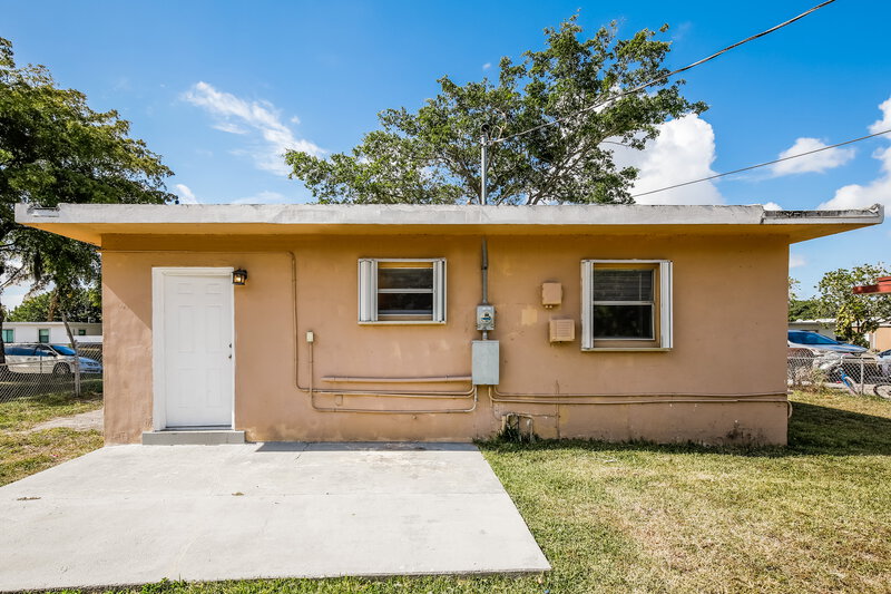 2,710/Mo, 2814 NW 6th Street Pompano Beach, FL 33069 Rear View