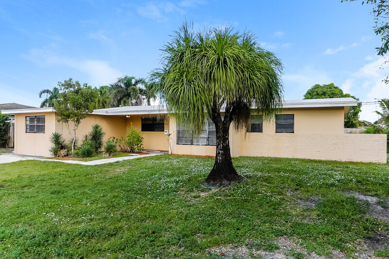 2,470/Mo, 570 SW 31st Ave Fort Lauderdale, FL 33312 Front View