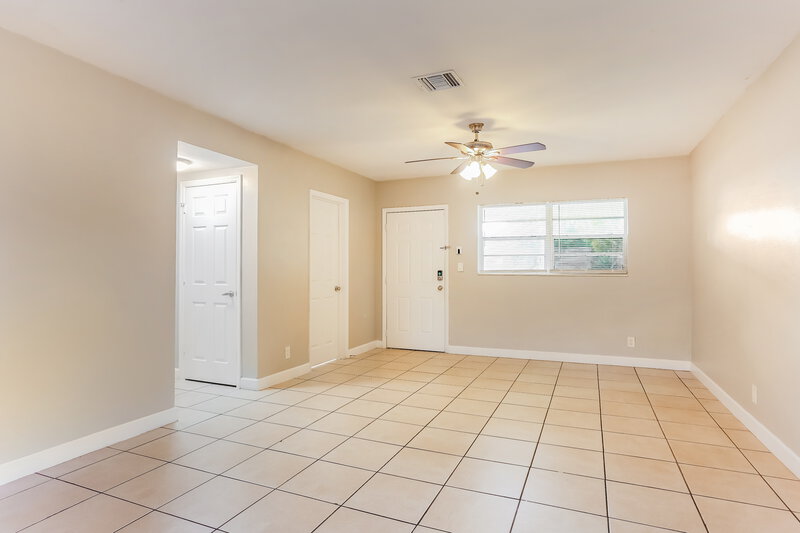 2,470/Mo, 570 SW 31st Ave Fort Lauderdale, FL 33312 Living Room View 2